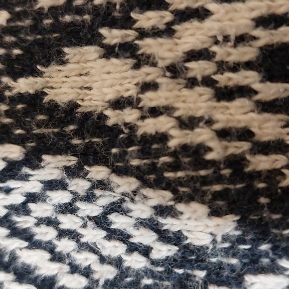 AMERICAN EAGLE Outfitters pull over knit sweatshirt. Size LG. Pre-owned like new - Picture 5 of 8